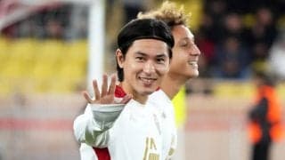 ｢横顔も超イケメン｣｢たわむれる姿が少年｣日本代表・南野巧実が語った一枚うわての選手とCL｢手を振る笑顔が爽やか｣接近ショット