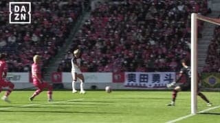 「理不尽すぎる！」鈴木優磨が衝撃ゴール！ 出場停止明け“禊ゴラッソ”が話題沸騰「月間ベストゴールでしょ」「逆足ボレーであのコースに…」