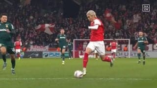 嘘だろ？速過ぎる！伊東純也、50m独走カウンター発動「まじで速いな」ど真ん中をぶち抜く爆速ランニングにスタジアム騒然