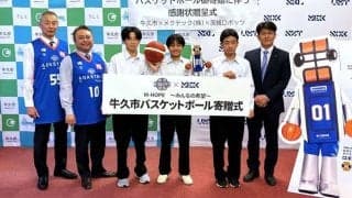 メクテック、茨城ロボッツと連携し地域貢献を推進。牛久市内全中学校にオリジナルバスケットボールを寄贈