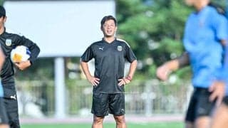 【記者が遠征先で見た「川崎・鬼木達監督の素顔とプロ魂」(2)】あまりに悔しい敗戦後に見せた、忘れられない表情と姿勢。表では出さない、自身に矢印を向け続ける指揮官のプロ魂