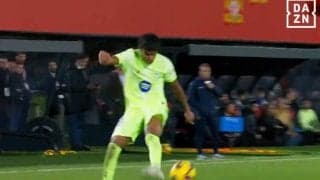 「人間を辞めてる…」バルサ神童の“芸術的アウトサイド・クロス”に騒然！「何それw」「精度がエグい」17歳ヤマルが完璧アシスト