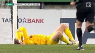 「堂安も心配そう」超近距離の強烈シュートを“魂の顔面セーブ” GK倒れ込みスタジアム騒然「大丈夫か？」「もろに…」