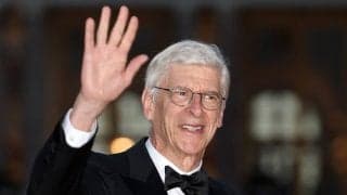 「ヴェンゲル何やっているんだ」 名将がクラブW杯抽選会でダンス…異様な光景にファンが困惑　「身震いした」