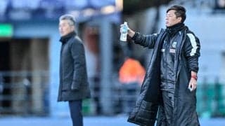 川崎・鬼木監督が試合後に福岡・長谷部監督の元へ足を運んで異例のハグ……試合前には笑顔で握手を交わしており、退任が決定している両氏が試合前後に時間作る