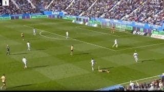 ふざけるなよ！ 久保建英、2人に挟まれて“強烈スライディング”「荒すぎる」 反則級の危険プレーに「ヤバい」「ファウルだろ」