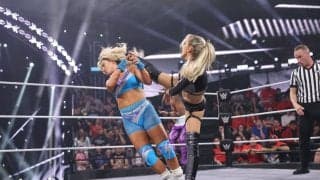 美人空手レスラー、ハイキックで衝撃の失神KO 混合タッグでの狡猾なワナが話題