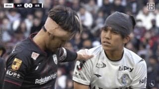 ガツン！ 顔と頭が“激突”で流血…「危ない！」「結構ガッツリぶつかってる…」Jリーグ最終節でファンが肝を冷やした瞬間