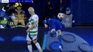 「消えた！？」 前田大然、爆速スピード対決で“想定外のハプニング”「大丈夫か？」 看板に激突→相手が吹っ飛んで“向こう側”へ