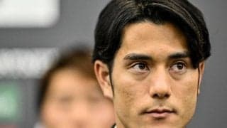 「ずっと見てたらコナン君に見えてきた…」鹿島FW知念慶の「蝶ネクタイ×革ジャン」姿が話題に！ 衣装に加え「負担えぐすぎる」「知念の負担よw」とベストイレブンへの指摘の声も