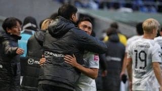 泣きじゃくる加藤陸次樹を慰める｢イケメン過ぎる｣ストライカー、敵地で惜しみない拍手を送られた｢今シーズン引退｣バンディエラ【明治安田J1リーグ 第38節 ガンバ大阪vsサンフレッチェ広島】PHOTOギャラリー