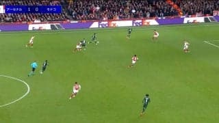 なんでそこ！？ 南野拓実が「うめえええ」 絶妙タッチで相手3人を翻弄→右足アウトサイドパスを放つ瞬間「勝手にチャンスにしてくれる」