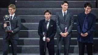 「後ろのテーブルが気になりすぎる（笑）」Jアウォーズ爆笑スピーチの裏側、控室での鹿島トリオ＆ガンバ会の反応が話題！「めっちゃほっこり」「最高だなw」の声