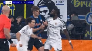 “リュディガー劇場”今度はUFC級！？「何やってんの笑」掴み合い騒動→激昂指差しの一部始終に「やり合いすぎ」「カード貰うなよ」