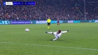 スタジアム沸騰！王者シティを粉砕した“超豪快スライディングボレー”の瞬間 「やっぱファンタジスタ」魔法のゴールにSNS熱狂