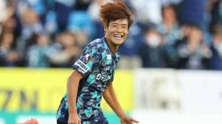 福岡が加入1年目からJ1全試合出場の岩崎悠人と契約更新！　シャドーやWBで活躍