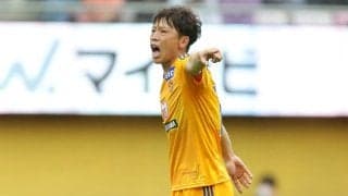 仙台の象徴、10番・梁勇基が直接FKなど計4得点！ GKが忖度なしの好守連発も4-4の打ち合いで引退試合終える
