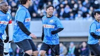 【鬼木監督の「最後の取材」で聞いた川崎フロンターレの絆のこと、中村憲剛のこと(2)】鬼木監督が「花束が似合う男でした」と話す谷口の粋な行動と、「僕もお礼を言えた」と明かす中村との会話