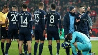 ボーフムGKにライター直撃、約17分の中断後に引き分けで手打ちとなる事態