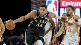 バックスがホークスを破ってNBAカップの決勝へ…アデトクンボとヤングが互いに躍動