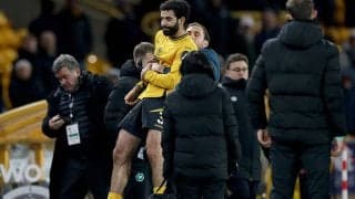 ウルブスDFが敗戦後にベンチサイドで激高…相手挑発に怒り収まらずも屈強ドーソンに抱え込まれてピッチ後に