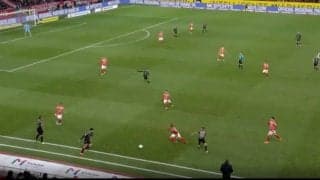 「信じられない」佐野海舟は何をした…？ バイエルンの攻撃を“完全に止めた”瞬間「どこにでもいる」 相手を追い込む“ハードディフェンス”