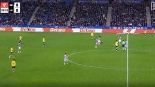 久保建英、怒り心頭！ボールを叩きつけて感情爆発「カードは余計だけど気持ちはめっちゃわかる」味方へのファウル判定に激高してイエローカードの瞬間