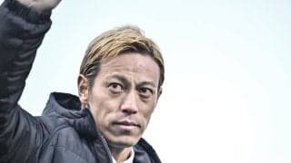 【日本代表戦士が横浜で再会。本田圭佑・香川真司・吉田麻也の現在地とは(1)】「引退はしない。自分でやめているだけ」と言う本田圭佑が目指す方向は……今後、松井大輔との連携も