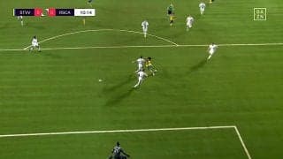 驚異のビタ止め！小川諒也の絶妙クロス→伊藤涼太郎が“神トラップ” 日本人コンビの超絶連携にスタジアム沸騰