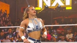 顔の右と左がまるで別人に… 筋肉女子レスラーの衝撃自撮りにファン困惑 