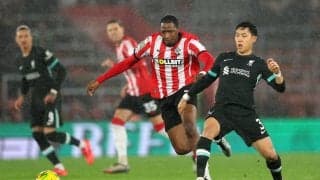 可変センターバック起用に応えた遠藤航をスロット監督が賛辞｢誰かに称賛を贈らなければならないとしたら…｣