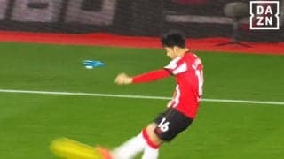 大熱狂！ 菅原由勢が高速“神ピンポイントクロス”→遠藤航らリヴァプール守備陣が戦慄「ドンピシャすぎる」「めちゃくちゃ良いボール」