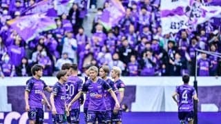 「めちゃくちゃカッコイイ!!!」J1広島が発表した来季着用の「路面電車イメージの新ユニフォームデザイン」が大絶賛！「買い確定」「チェック柄⁈」「エンブレムの位置よき」の声