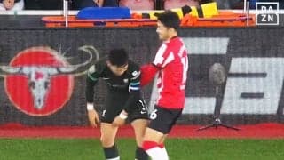 「まさかの日本語w」遠藤航vs菅原由勢の“ほっこりデュエル”が仲良しすぎる！「ファウルないでしょ」イングランドでじゃれ合い