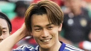 ｢冬の女神ですか｣｢この帽子が似合うの天才｣上田綺世の美人モデル妻、ふわふわ白コーデでクリスマスマーケットへ｢誘われてないぞ｣毎熊晟矢ボヤく