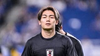 「美男美女だらけ」上田綺世＆人気モデル妻に“もう一人”が加わった「豪華すぎるクリスマス3ショット」が3万いいねの大反響！「夫婦そろって顔面良すぎるわ、、」の声