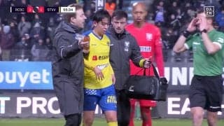 衝撃アクシデント！ U-23日本代表MFが相手選手と“予期せぬ”激突「お互いが見ていなかった」スタジアム騒然の一部始終