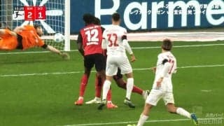 匠の技だ！ 堂安律の“前に出る守備”から華麗な速攻！ フライブルクMFの神トラップ弾が話題「お見事」「上手すぎる」