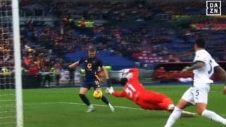 お手上げだ…鈴木彩艶、ディバラの“魔法パス”に完全翻弄され失点！「可哀想すぎる」「ノーチャンスや」ファンは同情