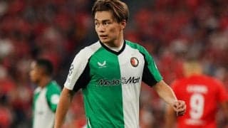 「みんなが素敵すぎる」「美男美女すぎる」上田綺世がオランダでクリスマスマーケット訪問、妻と共に隣に居たのは日本代表DF「最高の3ショット」