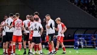 「ノイアーミュラーの声だけすげえ聞こえる笑」伊藤洋輝も歌うバイエルンの総勢33名クリスマス『ジングルベル』コーラスが話題！「キミッヒ絶対声出してないだろ」の声