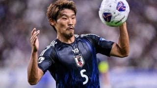 「か、可愛い こんな家族になりたい」守田英正が公開した「人気モデル妻×娘との家族クリスマスショト」が大反響！「観ているだけで幸せ」の声