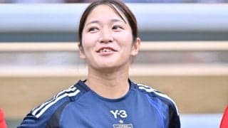 「綺麗」「美し過ぎる」なでしこDF遠藤優の“クリスマスショット”にジローラモも「可愛い」と反応！ ハート柄セーターに「雰囲気違うのすっごく可愛い」などの声