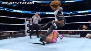 「体重乗ってる」100kg超重量級女子レスラーが“降ってきた”…豪快すぎるギロチンドロップで相手を押し潰した瞬間