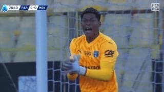 嘘だろ？ 鈴木彩艶が衝撃の“70m超ホームラン級キック”炸裂→「飛びすぎやろ」「まじでえぐい」ファン仰天