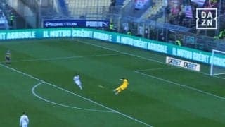 えっ、軽く蹴ったよね…？ 鈴木彩艶の“ワンステップで70m級フィード”が衝撃的！「なんでそんなに飛ぶのw」「楽々だなー」ファン騒然