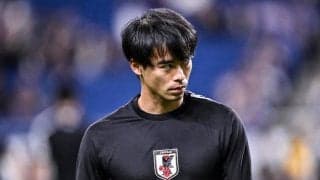 「胸熱!!いい写真すぎる」三笘薫がJ1川崎時代のチームメイトの訪問を受け、「ユニフォーム交換＆家族写真」撮影！「ふたりが一緒に映ってる写真を見れて嬉しい！」の声