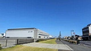 高崎競馬場の廃止からきょうで20年 その面影は一枚の道路看板に