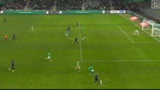 決めてくれよ！伊東純也、キレッキレ“稲妻ドリブル”で超高速縦突破＆ピンポイントクロスでチャンスメイク「これ以上のクロスは上げられんよ」