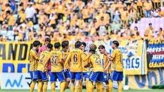 「青帯の存在感が凄い」「思い切ったデザイン」J2仙台が発表した「新ユニフォームデザイン」が話題に！スポンサーとの契約満了にもファンの視線集まる